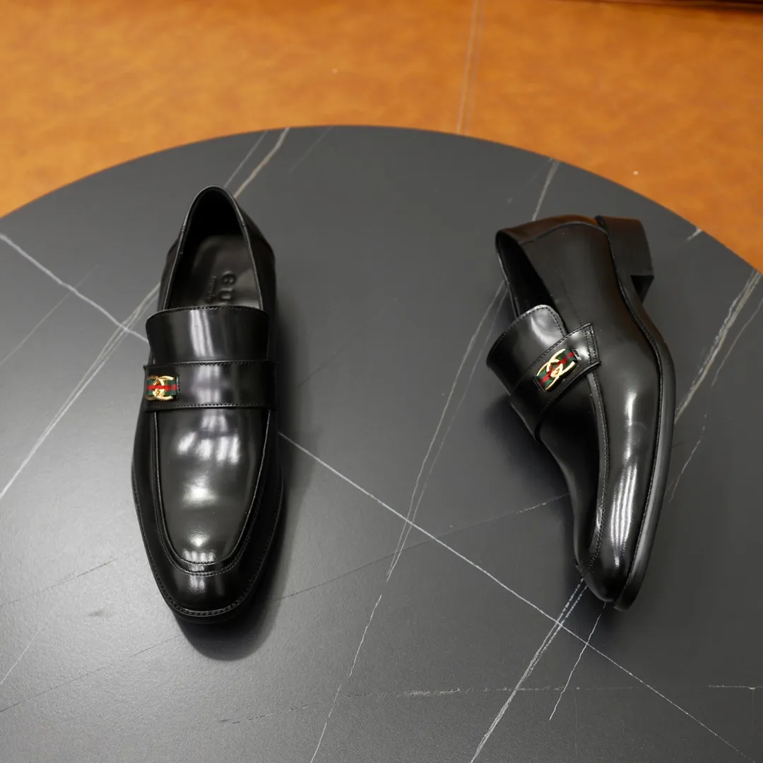 Men's shoes: 250🙅‍♂️🙅‍♂️🙅‍♂️Niuli Brand: GUCCI Size: 38-44 (45 can be customized) Level: Counter classic Material: Original soft cowhide upper Comfortable cowhide lining Original lightweight outsole Style category: Business casual footwear Driving leather shoes Color: Actual picture color